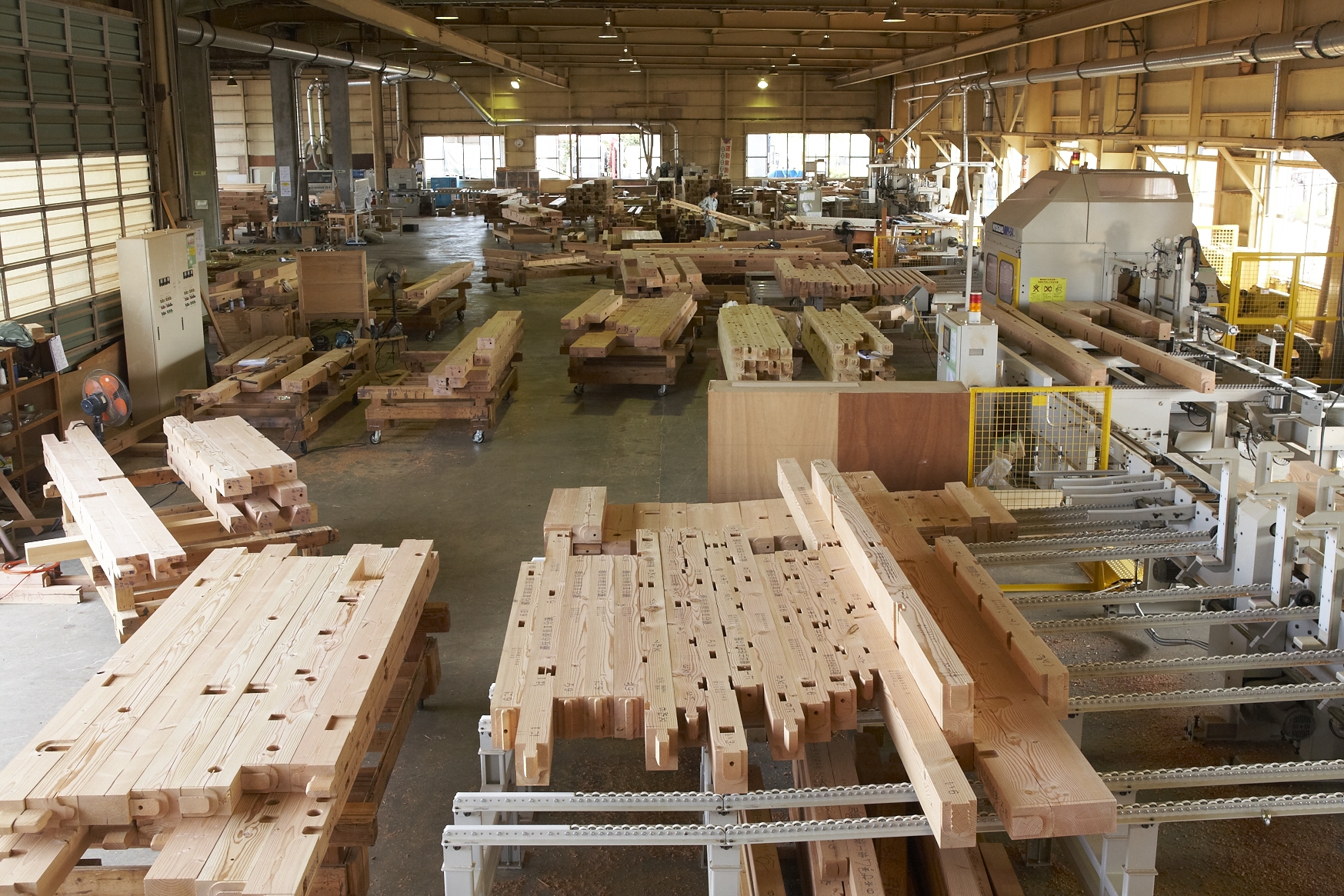 Đơn hàng 1 năm dành cho Nam điều khiển đứng máy chế tạo gỗ xuất khẩu lao động Nhật Bản