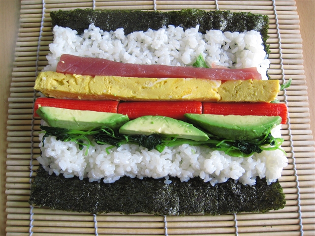 Cách làm món Sushi cuộn nấm Nhật Bản