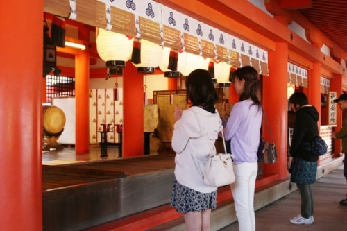 Hướng dẫn cách thức đi chùa đầu năm – Hatsumode ở Nhật !