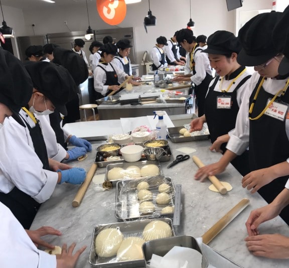 5 lý do NÊN CHỌN đơn hàng làm bánh khi đi XKLĐ Nhật Bản