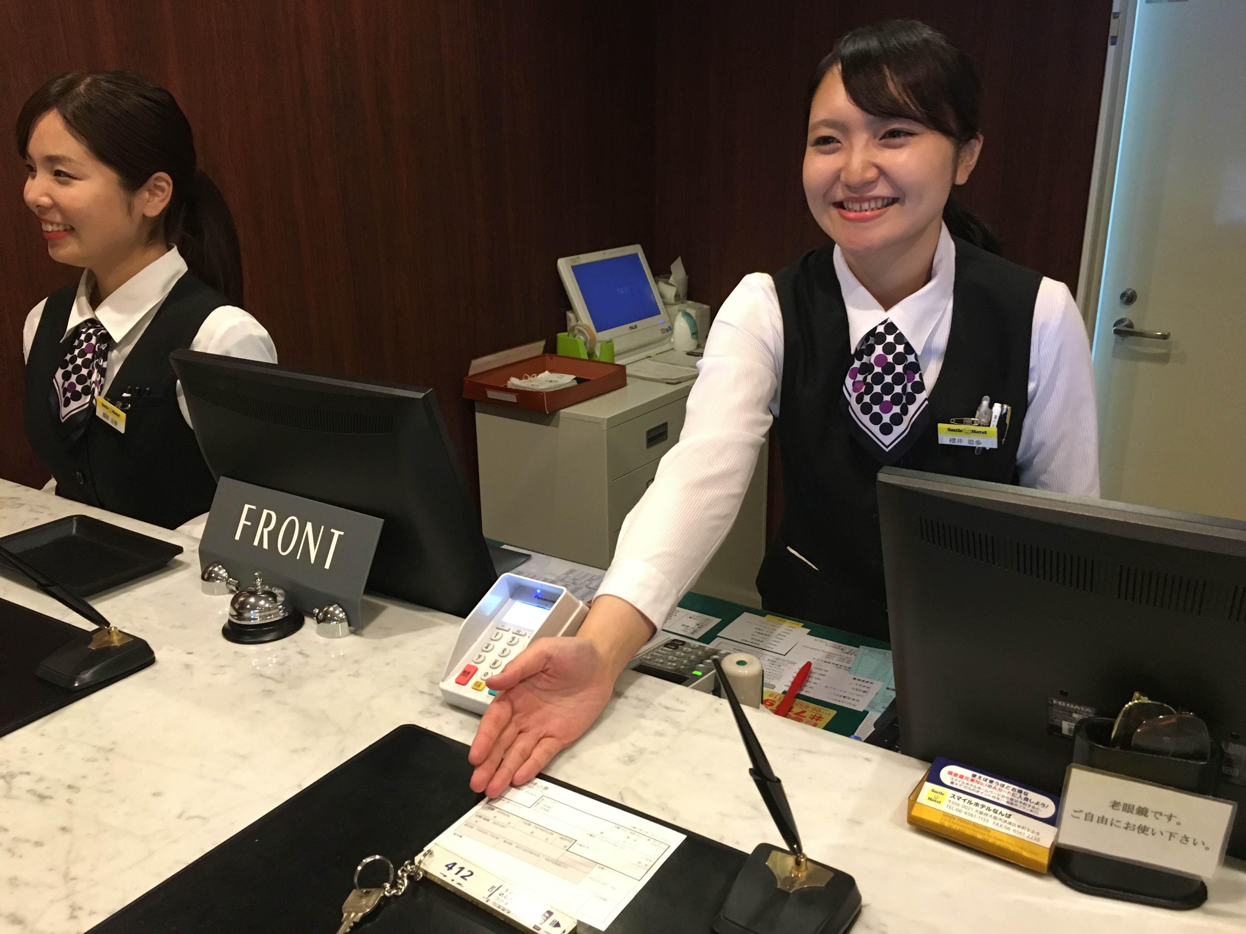 Đơn hàng visa đặc định tuyển 20 nam/nữ làm lễ tân khách sạn LƯƠNG KHỦNG